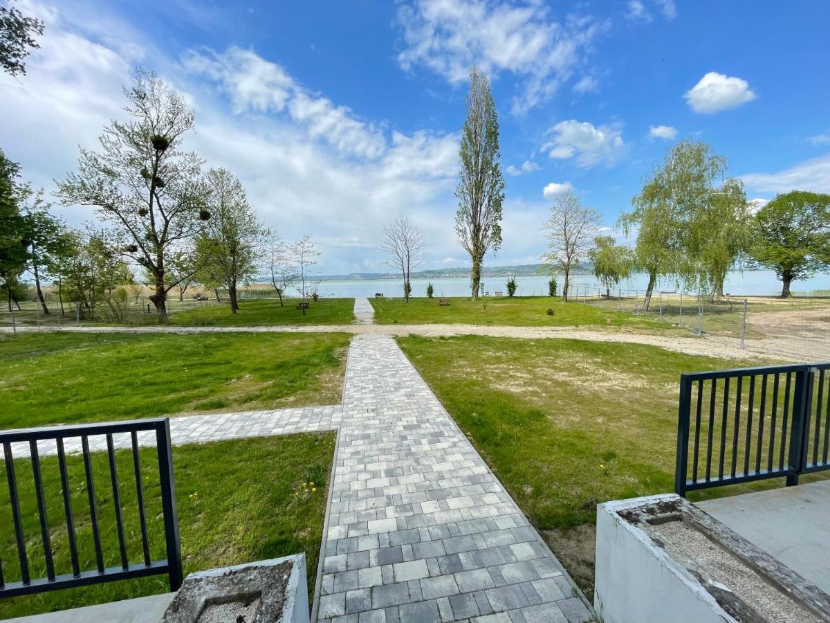 Siesta Apartman Balatonbereny Bagian luar foto